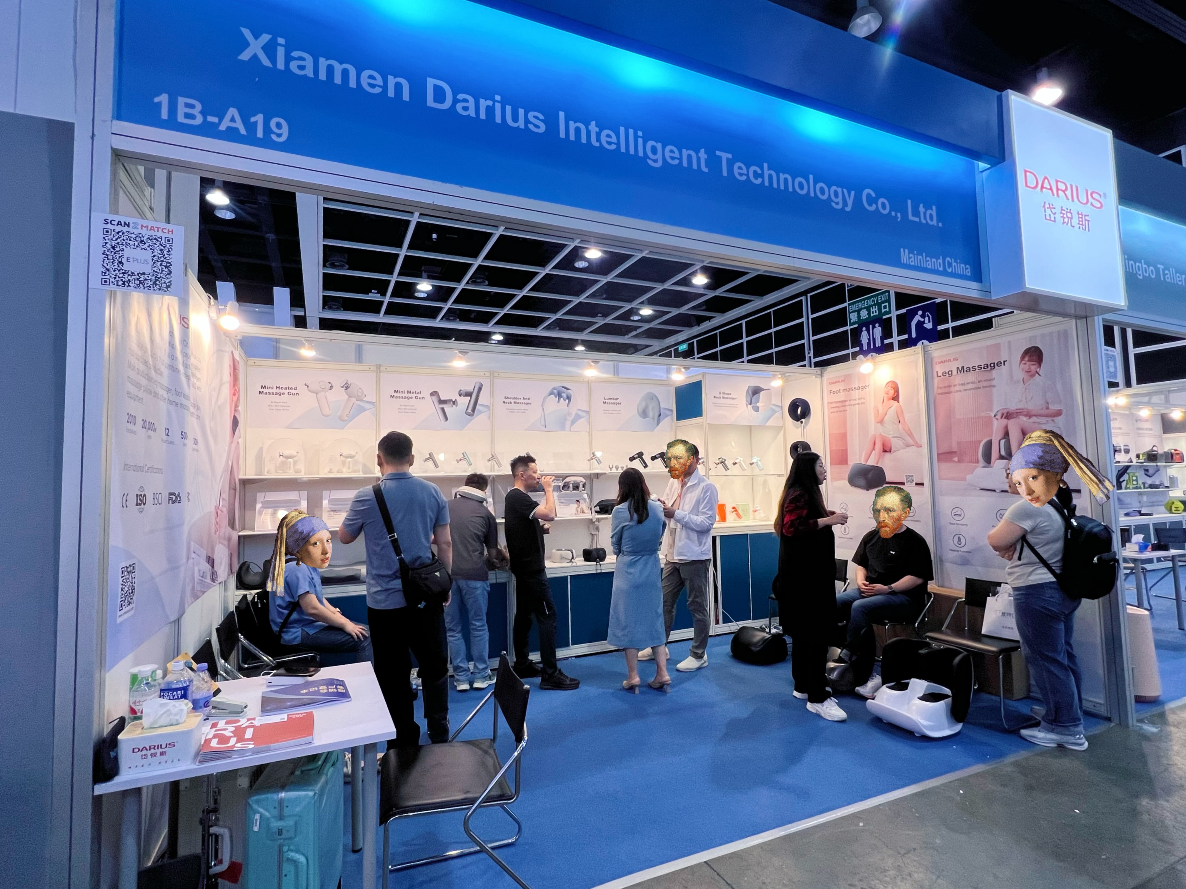 International B2B buyers discussing OEM orders with Darius sales team at the exhibition.