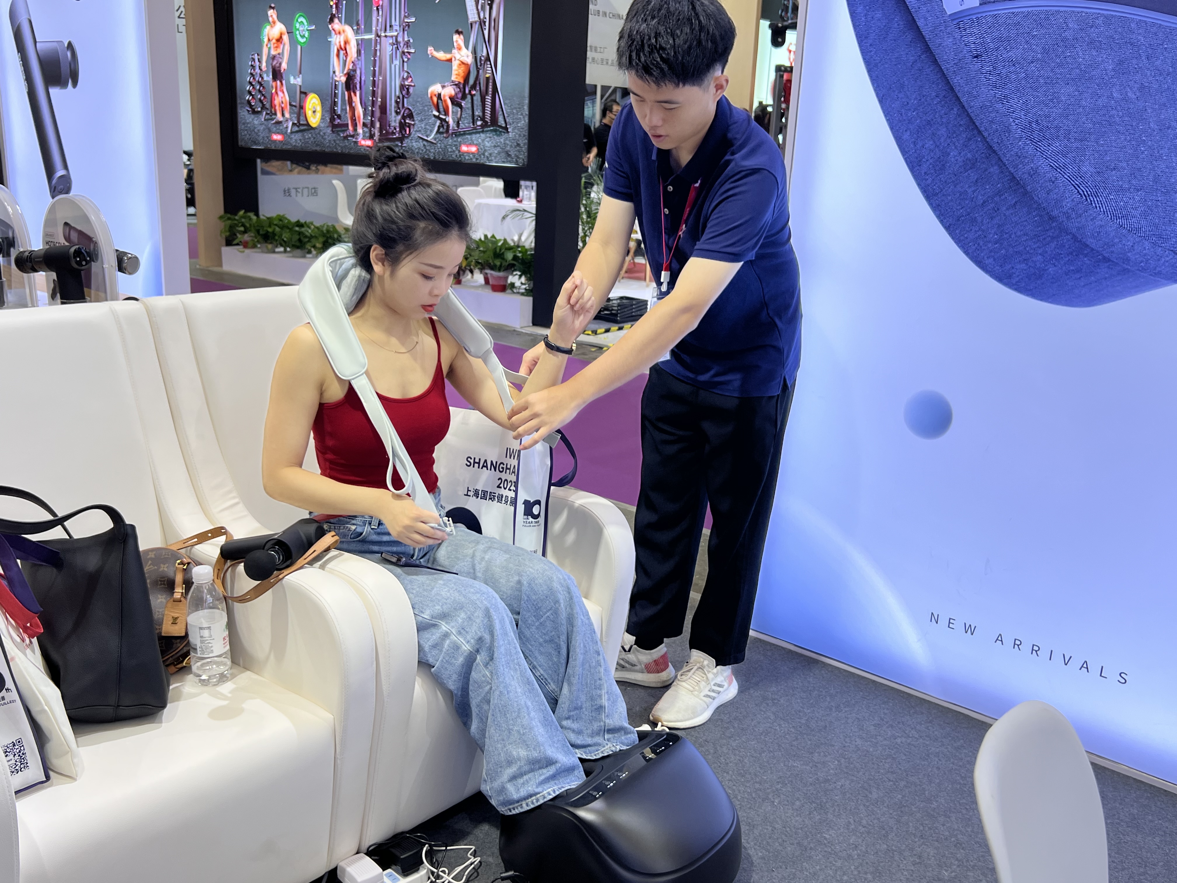 Experience the foot massager at the 2023 DAIRUS IWF exhibition. Experience the foot massager at the 2023 DAIRUS IWF exhibition.